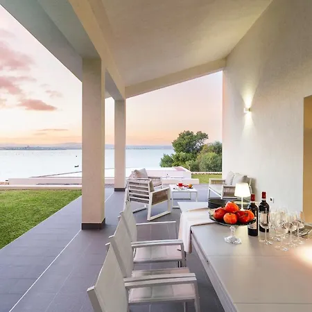 Вилла Artemare *